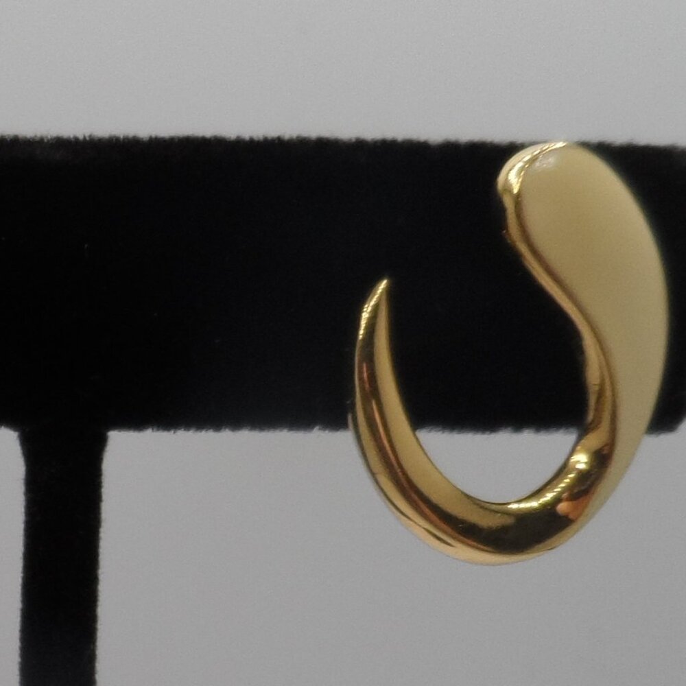 Monet Pierced Earrings Goldtone Swirls w/Beige Enamel - Picture 8 of 8